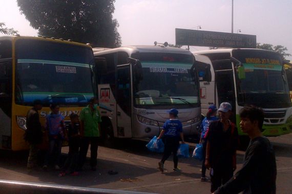 Ratusan Sopir Bus Mendadak Diperiksa - JPNN.COM