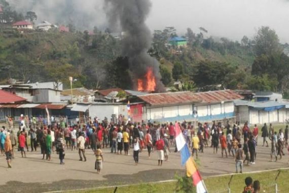 Rusuh di Papua, Prabowo Subianto: Damai ya - JPNN.COM