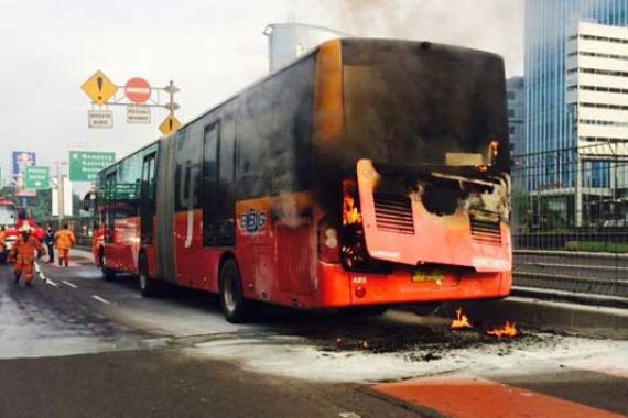 Sejak Dipimpin Ahok dan Kosasih, Sudah 10-12 Transjakarta Terbakar - JPNN.COM