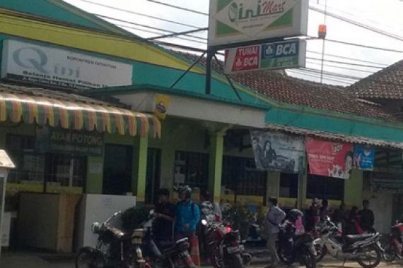 Produk Kebutuhan Rumah Tangga di Supermarket Banyak yang Kosong - JPNN.COM