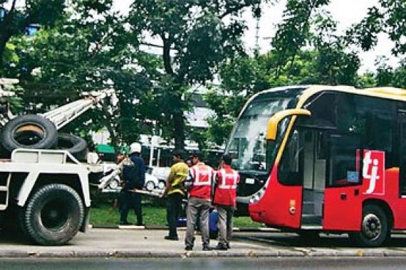 Bus Transjakarta yang Beroperasi Berkurang 165 Unit - JPNN.COM