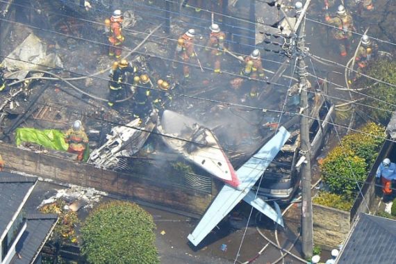 Pesawat Ringan Tabrak Pemukiman Tokyo Tewaskan Tiga Orang - JPNN.COM