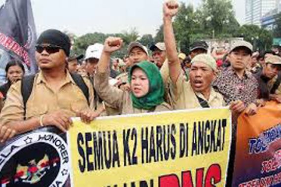 Tunggu Janji Jokowi, Ribuan Honorer Depresi - JPNN.COM