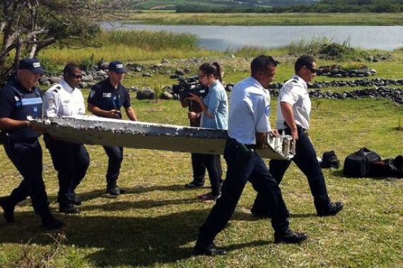 Puing Diduga Bagian Pesawat MH370 Ditemukan Di Pesisir Pulau Reunion - JPNN.COM