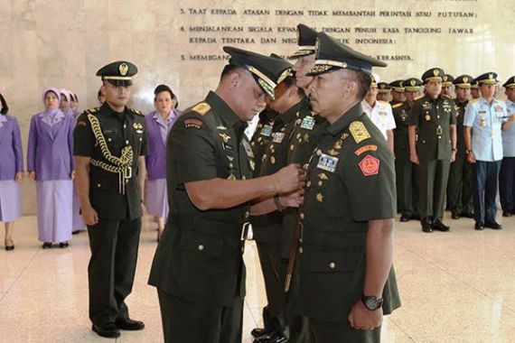 Panglima TNI Ganti Asisten Teritorial dan Kepala Puspen - JPNN.COM