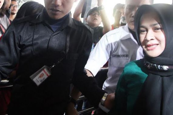 Istri Muda Gatot Minta Dipindah ke Rutan Pondok Bambu - JPNN.COM