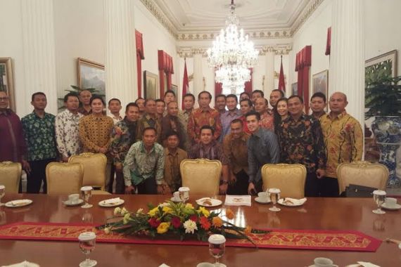 Ini Pesan Presiden Jokowi Kepada Tim Transisi dan Klub - JPNN.COM