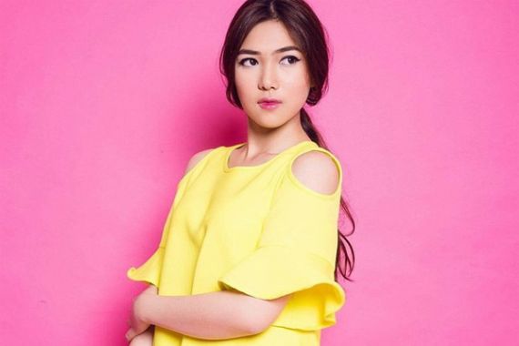 Garap Album, Si Cantik Isyana Tunda Kejar Gelar S-2 - JPNN.COM