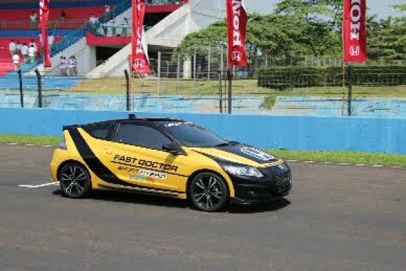 Sesuai Karakter, Honda CR-Z Jadi Official Car IRS 2015 - JPNN.COM