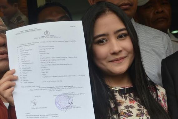 Tak Mungkin Foto Telanjang, Prilly Kemana-mana Sama Mama - JPNN.COM