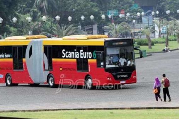 Persoalan Stiker Bus Scania, Ahok Tegas Lebih Utamakan Kualitas - JPNN.COM
