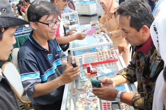 Wahai Para Pecinta Batu, Ayo ke Smesco Vaganza Lelang Batu Gemstone - JPNN.COM