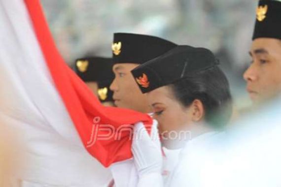 Ini Trik Paskibraka Bisa Kibarkan Bendera Seirama Indonesia Raya - JPNN.COM