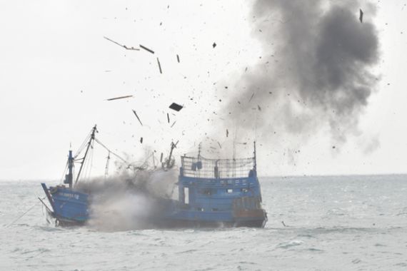 Wow, TNI AL Tenggelamkan 24 Kapal Ikan Ilegal - JPNN.COM