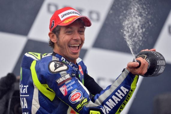 Rossi Cerita Panjang Lebar soal Kemenangan di Silverstone - JPNN.COM