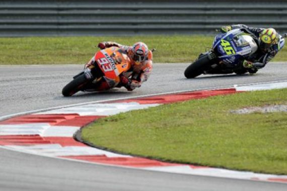Tak Bisa Bersaing Dengan Rossi, Marquez Menyerah Kejar Juara - JPNN.COM