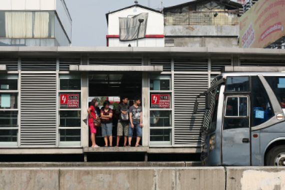 Demo Buruh Besar-besaran, Bus Transjakarta Tetap Beroperasi, Tapi... - JPNN.COM