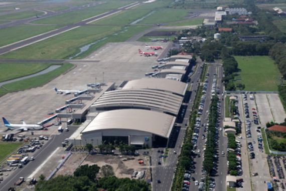 Asap Makin Pekat, Baru Dua Penerbangan dari Bandara Pekanbaru - JPNN.COM