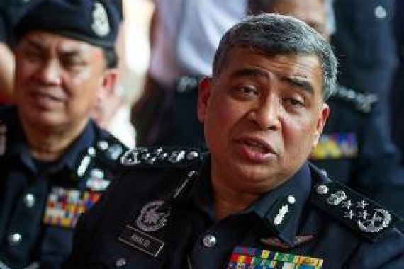 Polisi Masih Buru Tersangka Penginjak Gambar PM Razak - JPNN.COM
