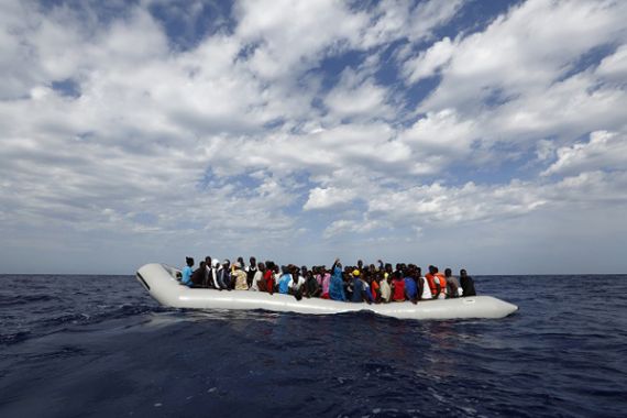 Cuma Dibekali Selimut, 150 Imigran Berlayar ke Pulau Kos - JPNN.COM