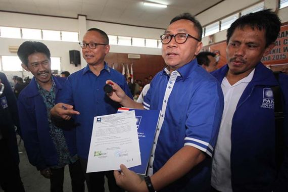 Ketum PAN Stempel Rekom Penantang Risma di Depan KPU - JPNN.COM