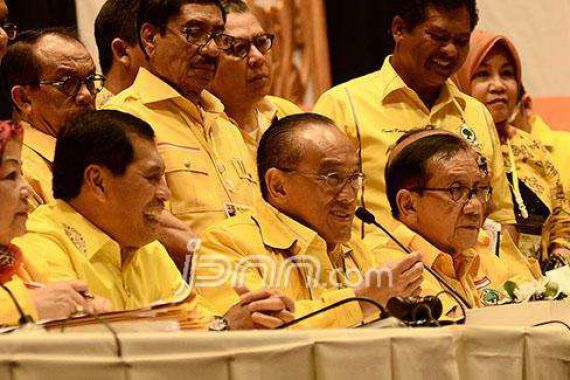 Ini Penyebab, Dukungan Golkar dan PPP Menurun - JPNN.COM