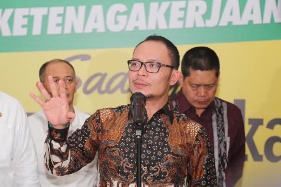 Tiga Jurus Menaker Hanif Hadapi MEA 2015 - JPNN.COM