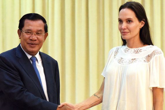 Oh, Anggun-nya Angelina Jolie saat Jumpa PM Kamboja - JPNN.COM