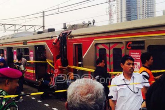 BRAAAKKK... Dua KRL Tabrakan di Juanda - JPNN.COM