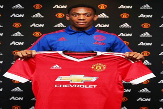 Martial Moncer, Van Gaal Hanya Anggap Beruntung - JPNN.COM