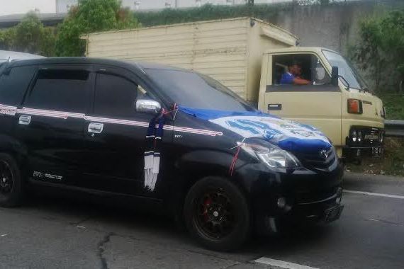 Dipenuhi Bobotoh, Tol Menuju Bandung Macet Parah - JPNN.COM