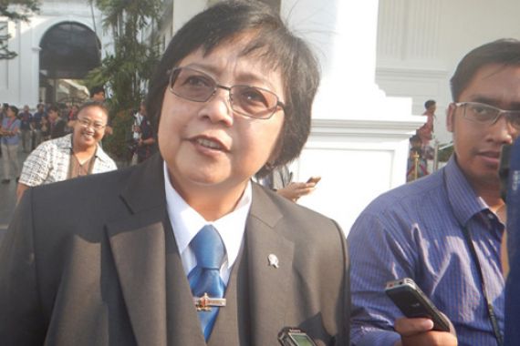 Menteri Siti Minta Singapura Lebih Arif - JPNN.COM