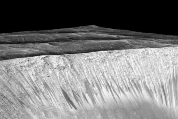 WOW... NASA Temukan Air Mengalir dari Masa ke Masa Di Permukaan Planet Mars, Ini Fotonya... - JPNN.COM