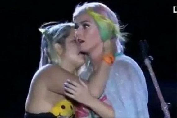 Penggemar Fanatik Bertindak Liar sampai Pegang Payudara, Katy Perry pun... - JPNN.COM