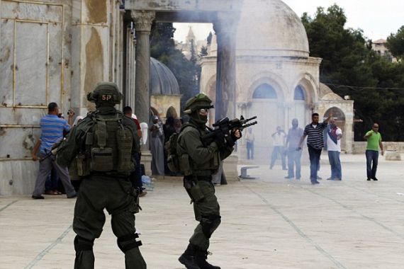 Astagfirullah... Rezim Zionis Larang Penduduk Palestina Masuk Masjid al-Aqsa - JPNN.COM