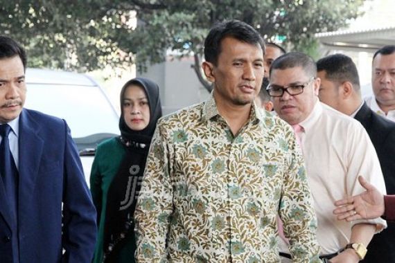 Dalami Berkas, KPK Belum Limpahkan Berkas Gatot ke Pengadilan - JPNN.COM