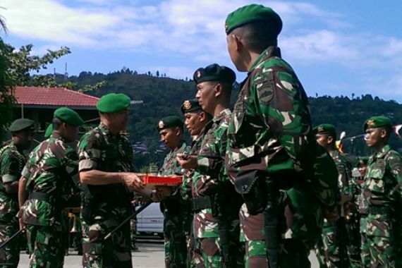 9 Bulan Jaga Perbatasan RI-PNG, Yonif 400/Raider Panen Pujian Atasan - JPNN.COM
