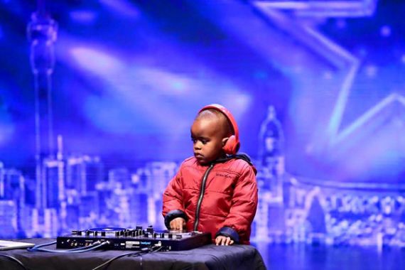 Luar Biasa! DJ 3 Tahun Ini Berikan Sensasi Musik Memukau - JPNN.COM