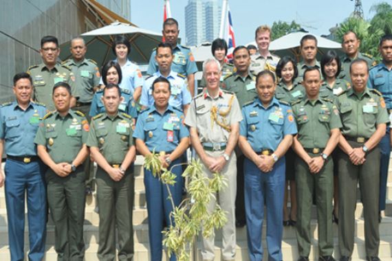 Puspen TNI Gandeng Atase Pertahanan Inggris - JPNN.COM