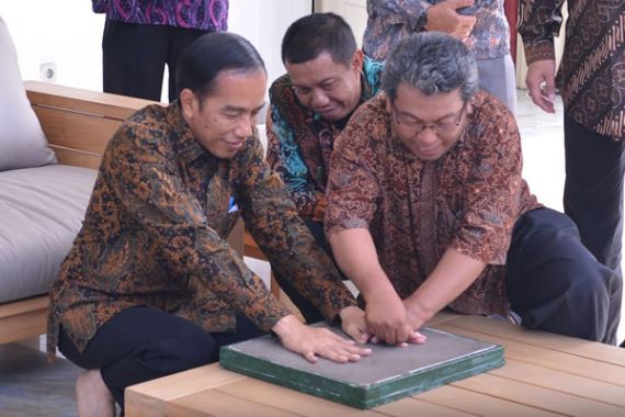 Akhirnya, Jokowi Tinggalkan Jejak Tangan dan Kakinya di Yogyakarta - JPNN.COM