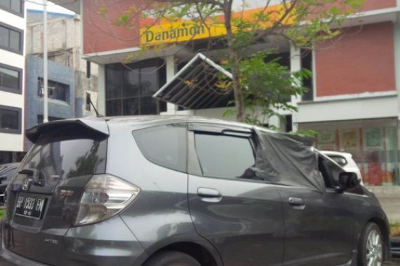 Parkir Mobil Lima Menit, Uang Ratusan Juta Berpindah Tangan ke Penjahat Jalanan - JPNN.COM