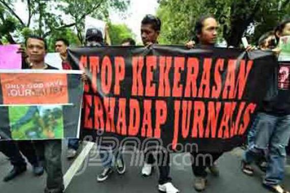 KASIHAN: Pak Jokowi dan Kapolri, Bebaskan 2 Jurnalis - JPNN.COM