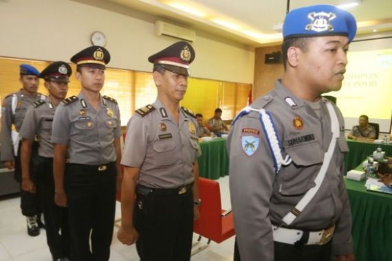 Tiga Polisi Penerima Setoran dari Kades Selok Awar Awar, Dituntut Ringan - JPNN.COM