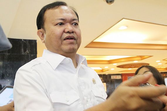 KPK Periksa Perantara Gatot dengan Mantan Sekjen NasDem - JPNN.COM