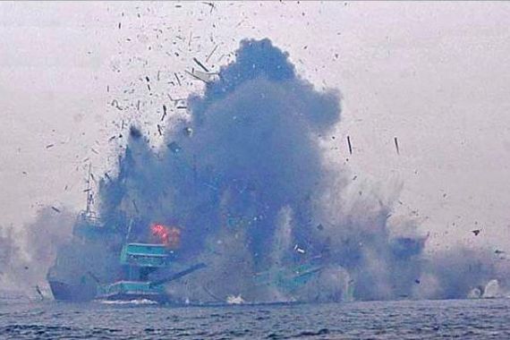 Indonesia Sukses Tenggelamkan Kapal Vietnam, Ini Fotonya! - JPNN.COM