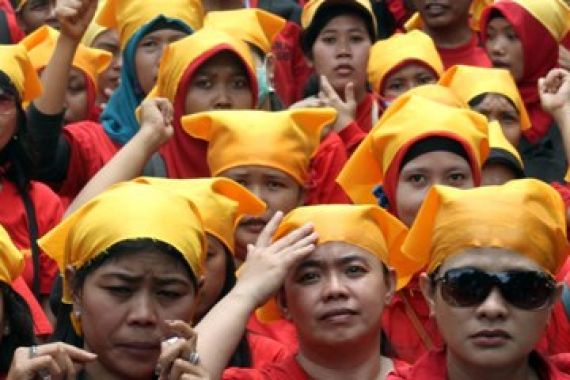 Tolak PP Upah, Ratusan Buruh Geruduk Pemkot Tangerang - JPNN.COM