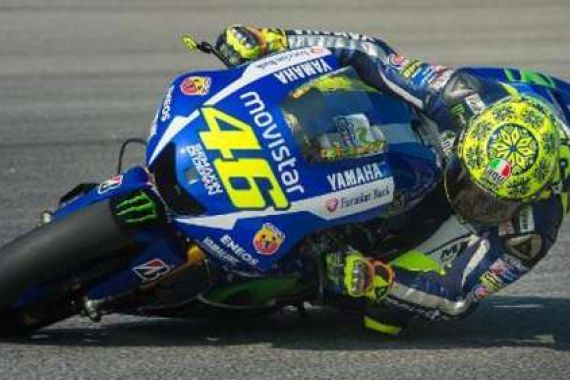 Rossi 'Singkirkan' Marquez di Lap 7 MalaysianGP - JPNN.COM