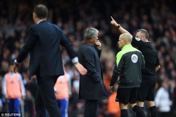 Alamak! Mourinho Diusir Keluar Lapangan setelah Kalah Ke West Ham - JPNN.COM