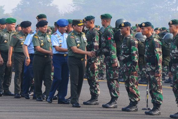 1000 Prajurit TNI Diberangkatkan ke Riau - JPNN.COM