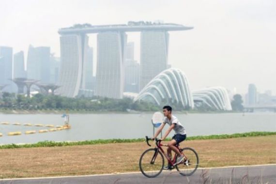 Hujan Deras, Jarak Pandang Di Singapura Lebih Baik - JPNN.COM